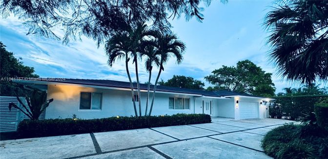 Attached, Exterior, Facade, Ranch