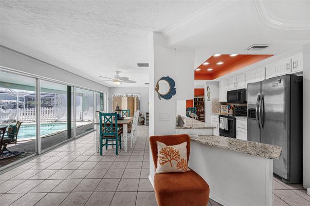 Dining room, Interior, Kitchen, Recessed Lighting, Stainless Steel Appliances