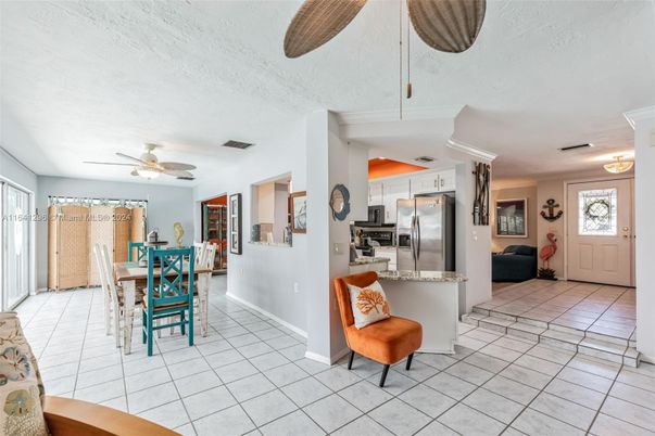 Dining room, Interior, Kitchen, Stainless Steel Appliances