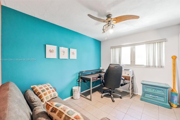 Home Office, Interior