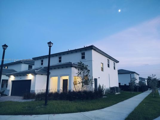 Attached, Exterior, Facade, Spanish Mediterranean