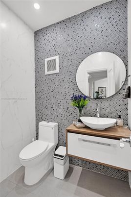 Bathroom, Interior, Marble Walls, Recessed Lighting