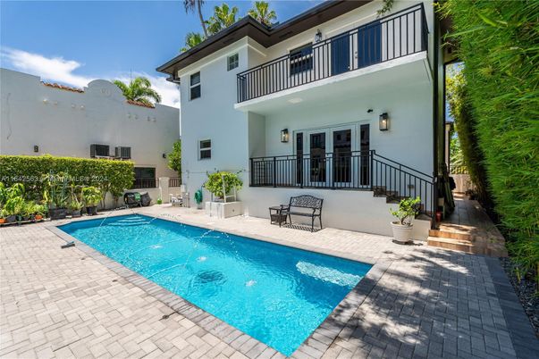 Exterior, Pool