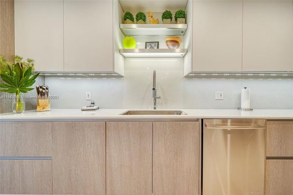 Interior, Stainless Steel Appliances