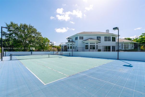 Exterior, Tennis Courts