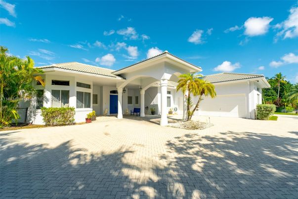 Attached, Exterior, Facade, Mediterranean