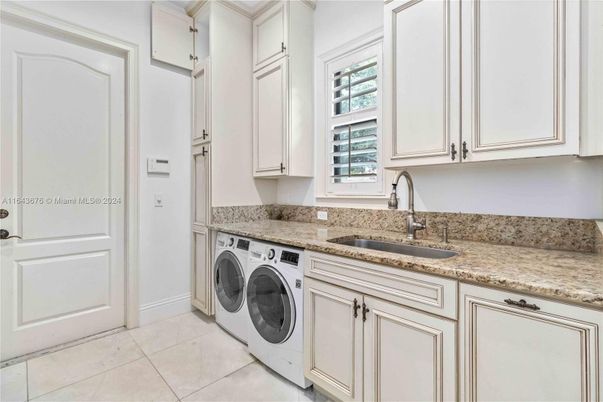 Interior, Washer