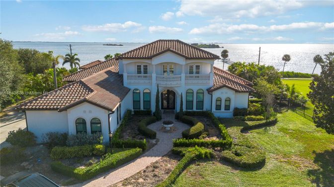 Backyard, Exterior, Facade, Water, Mediterranean