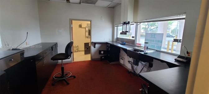 Home Office, Interior
