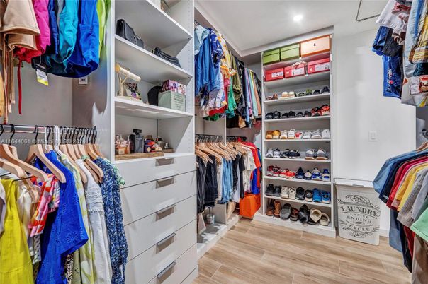Interior, Recessed Lighting, Walk-in Closets, Wood Texture Flooring