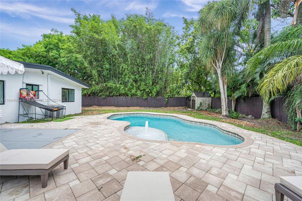 Exterior, Pool