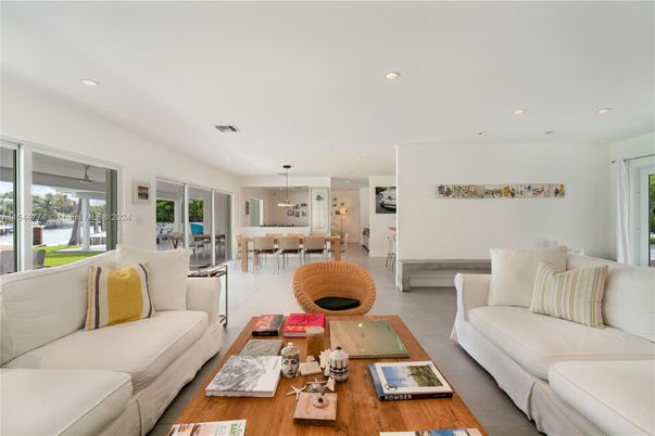 Dining room, Interior, Living room, Pendant Lights, Recessed Lighting
