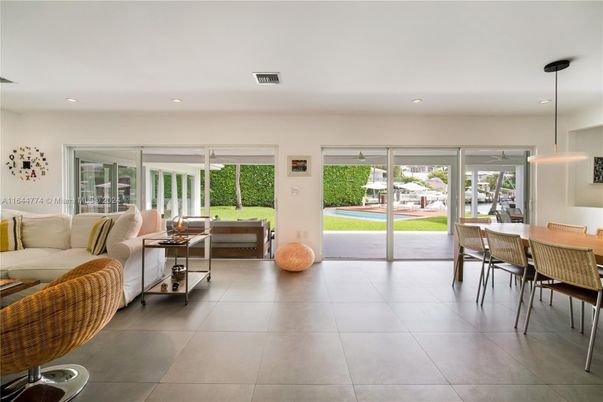 Dining room, Interior, Living room, Pendant Lights, Recessed Lighting