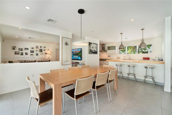 Dining room, Interior, Pendant Lights, Recessed Lighting