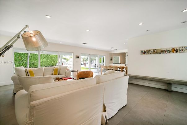 Dining room, Interior, Living room, Pendant Lights, Recessed Lighting