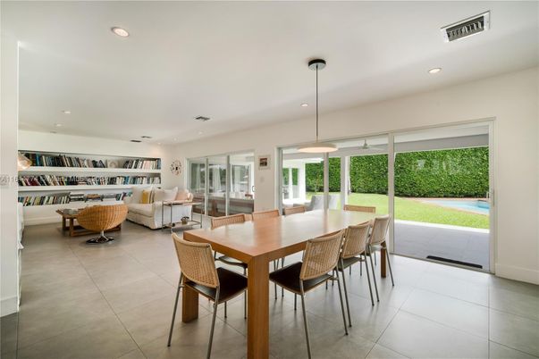 Dining room, Interior, Living room, Pendant Lights, Recessed Lighting