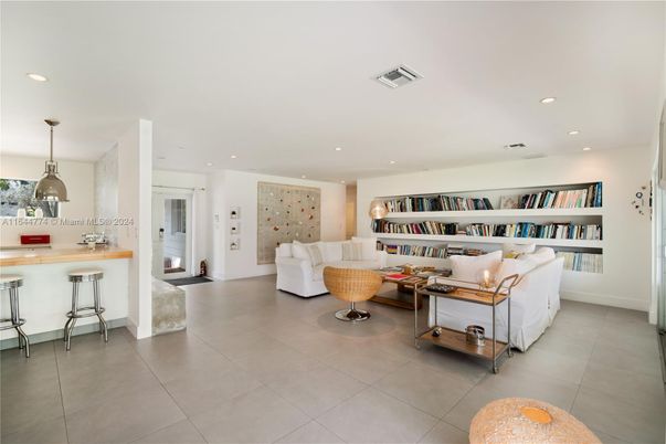 Interior, Living room, Pendant Lights, Recessed Lighting