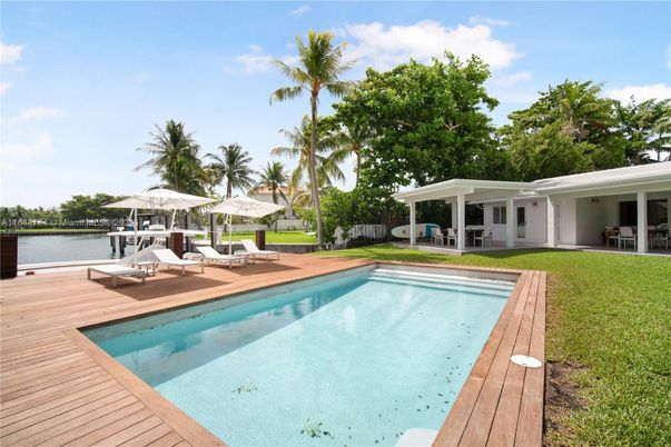 Exterior, Pool, Water