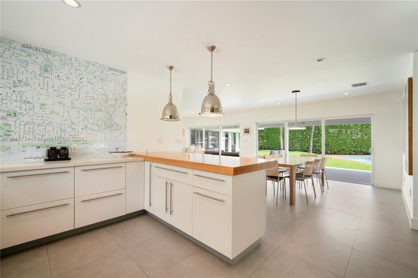 Dining room, Interior, Kitchen, Pendant Lights, Recessed Lighting