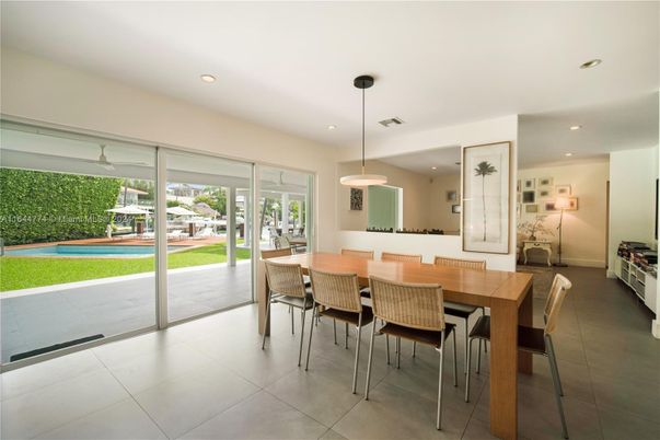 Dining room, Interior, Pendant Lights, Recessed Lighting