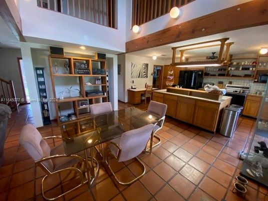Dining room, Interior, Kitchen, Stainless Steel Appliances, Wooden Beams