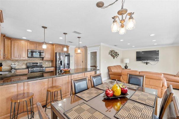 Dining room, Interior, Kitchen, Living room, Pendant Lights, Recessed Lighting, Stainless Steel Appliances