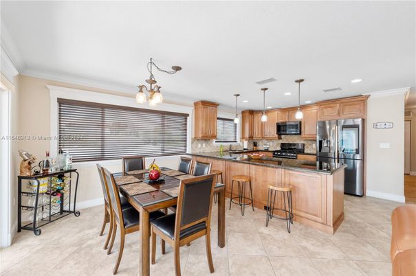 Dining room, Interior, Kitchen, Pendant Lights, Recessed Lighting, Stainless Steel Appliances