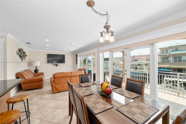 Dining room, Interior, Living room, Pendant Lights, Recessed Lighting