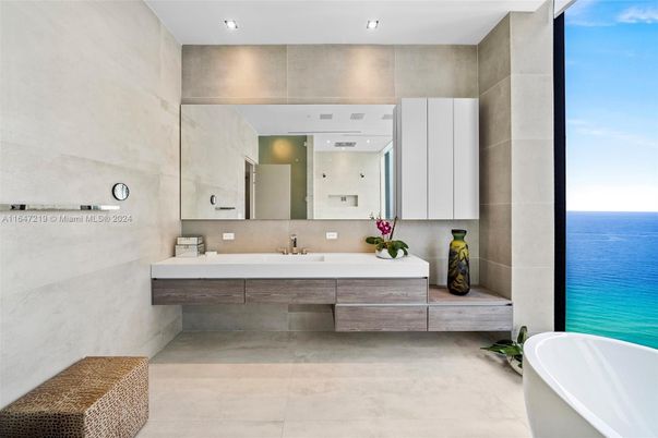 Bathroom, Dual Sink Vanities, Free Standing Baths, Interior, Recessed Lighting, Water
