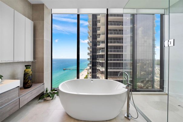 Bathroom, Free Standing Baths, Glass Shower, Interior, Water