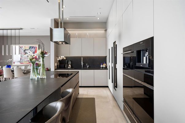 Dining room, Interior, Kitchen, Pendant Lights, Recessed Lighting, Stainless Steel Appliances