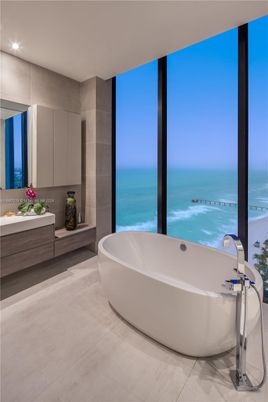 Bathroom, Free Standing Baths, Interior, Recessed Lighting, Water