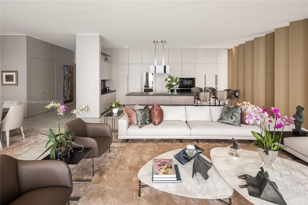 Dining room, Interior, Kitchen, Living room, Pendant Lights, Recessed Lighting, Stainless Steel Appliances