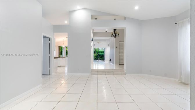 Empty room, Interior, Recessed Lighting
