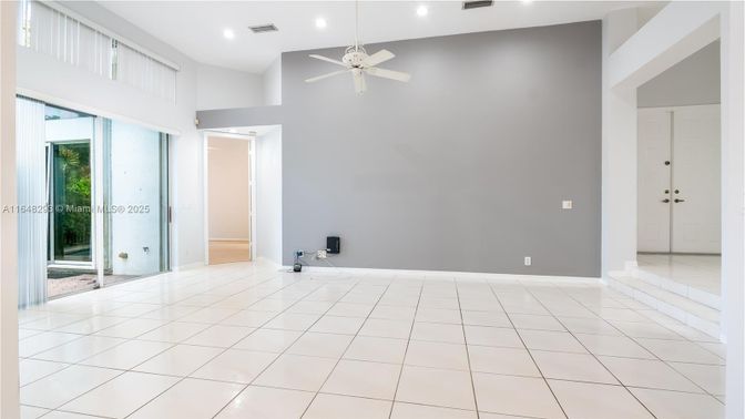 Empty room, Interior, Recessed Lighting