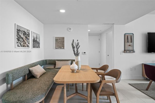 Dining room, Interior, Living room, Recessed Lighting