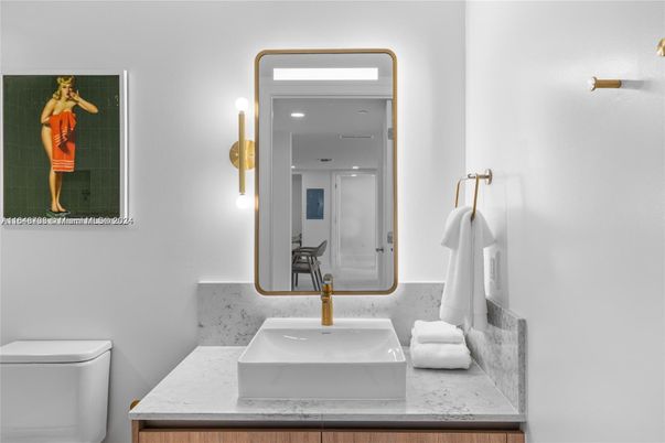 Bathroom, Interior, Recessed Lighting