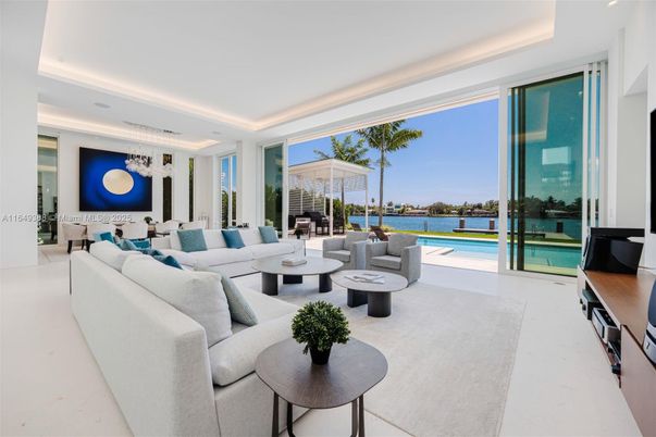 Interior, Living room, Recessed Lighting, Water