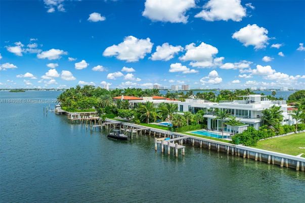 Exterior, Lake