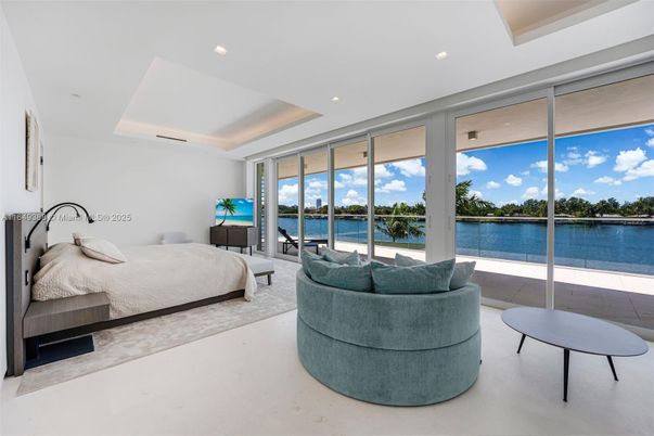 Bedroom, Interior, Recessed Lighting, Water