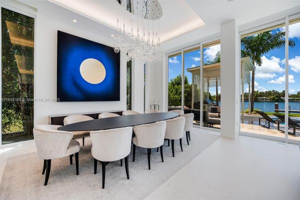 Dining room, Interior, Pendant Lights, Recessed Lighting, Water