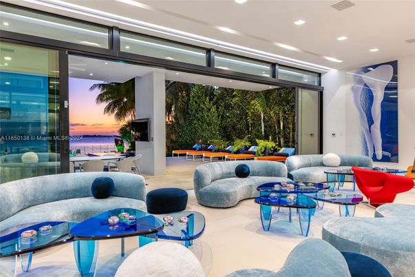 Interior, Living room, Recessed Lighting, Water