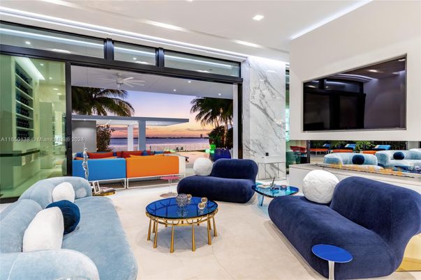 Interior, Living room, Marble Walls, Recessed Lighting, Water