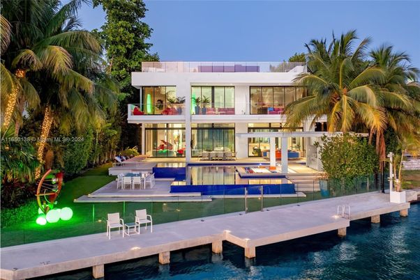 Exterior, Lake