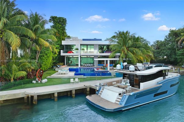 Exterior, Lake
