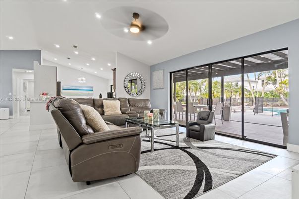 Interior, Kitchen, Living room, Pendant Lights, Recessed Lighting