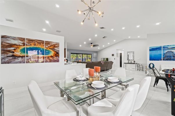 Dining room, Interior, Living room, Pendant Lights, Recessed Lighting