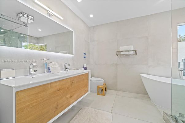 Bathroom, Dual Sink Vanities, Free Standing Baths, Glass Shower, Interior, Recessed Lighting