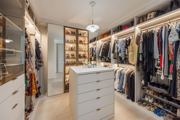 Interior, Pendant Lights, Walk-in Closets