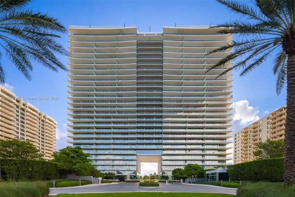 Exterior, Facade, Condo Building